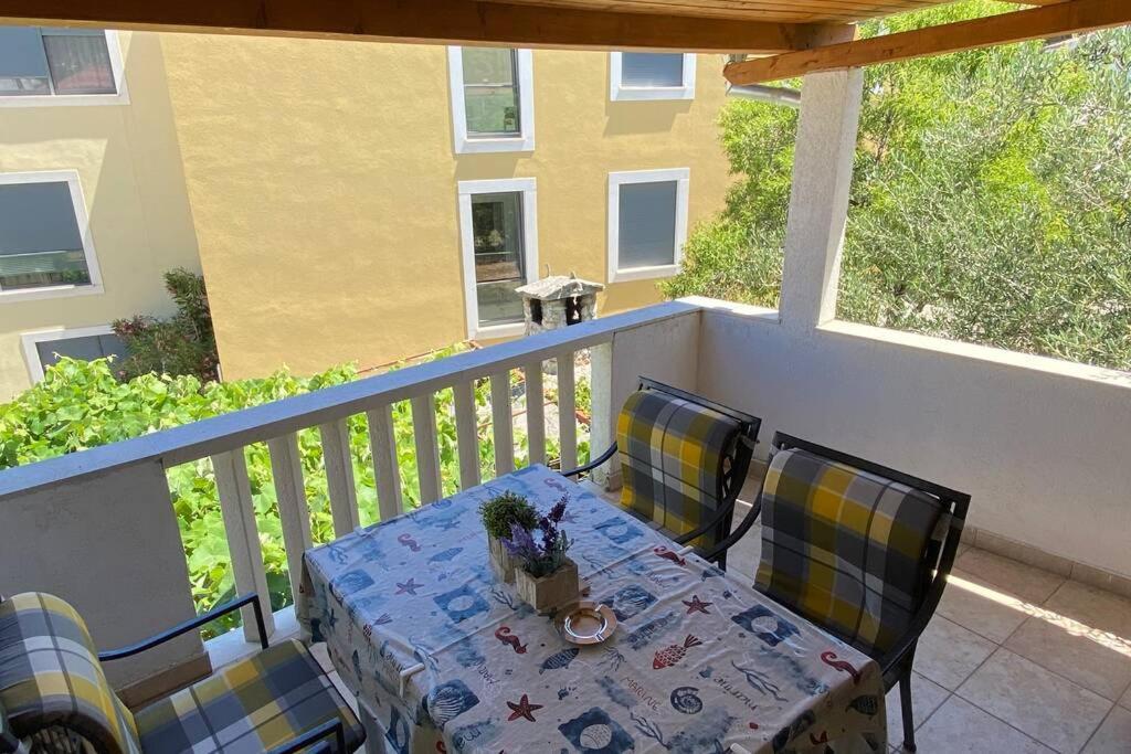 Apartman Toma Lejlighed Slatine Eksteriør billede