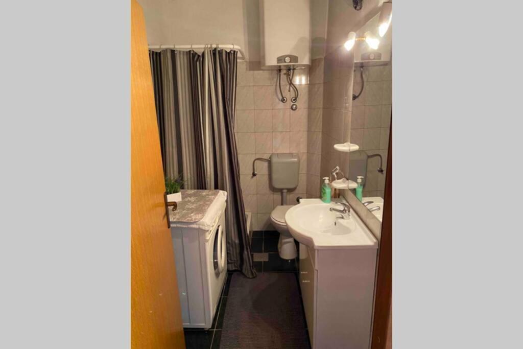 Apartman Toma Lejlighed Slatine Eksteriør billede